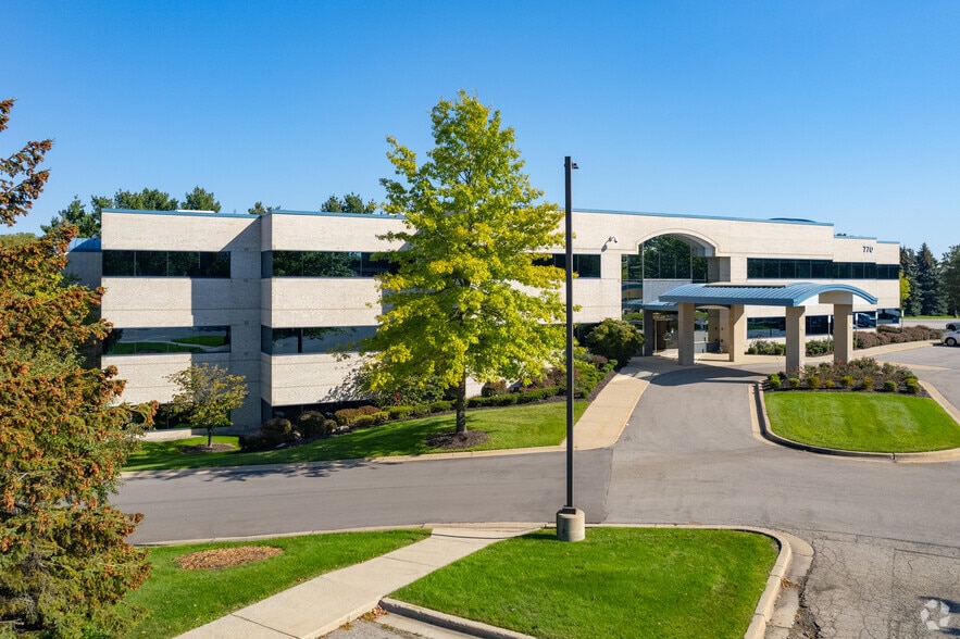 770 Kenmoor Ave SE, Grand Rapids, MI for sale - Building Photo - Image 1 of 1