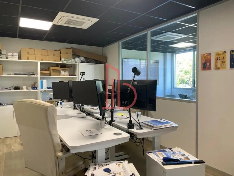 Office in Bordeaux for sale - Interior Photo - Image 2 of 5