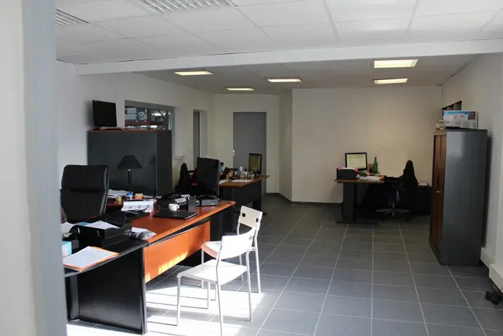 Flex in Carquefou for lease - Interior Photo - Image 3 of 5