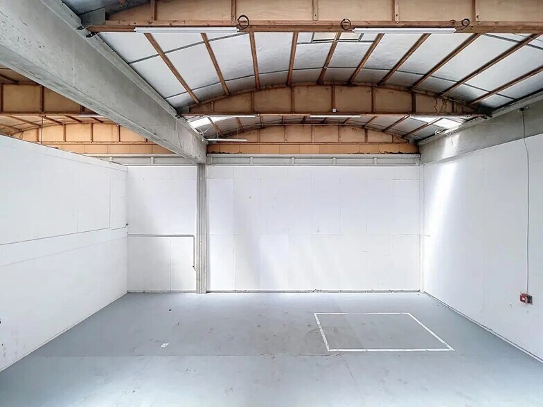 12 Chemin Des Gorges, Dardilly for lease - Interior Photo - Image 2 of 12