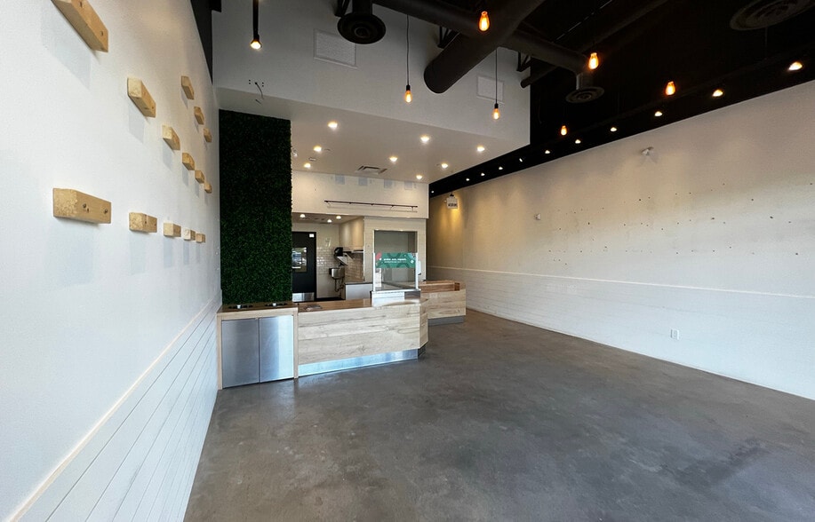 825 18th St, Brandon, MB for lease - Building Photo - Image 1 of 25