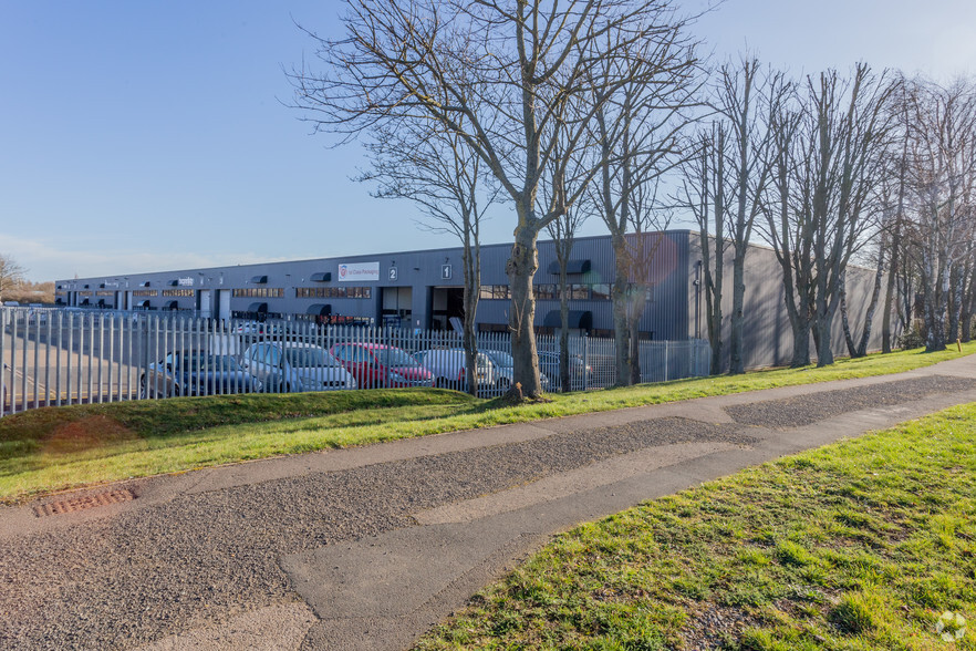 Osyth Clos, Northampton for lease - Primary Photo - Image 1 of 7