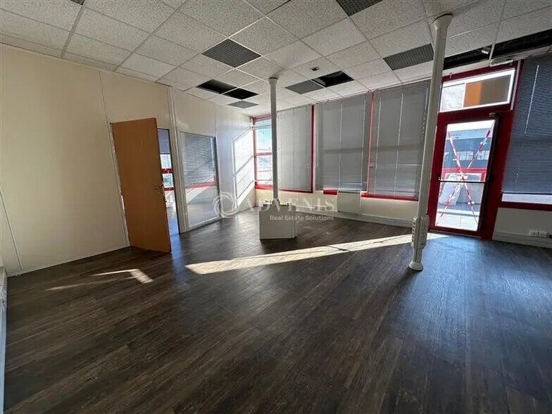 Office in Pontault-Combault for lease - Interior Photo - Image 2 of 10