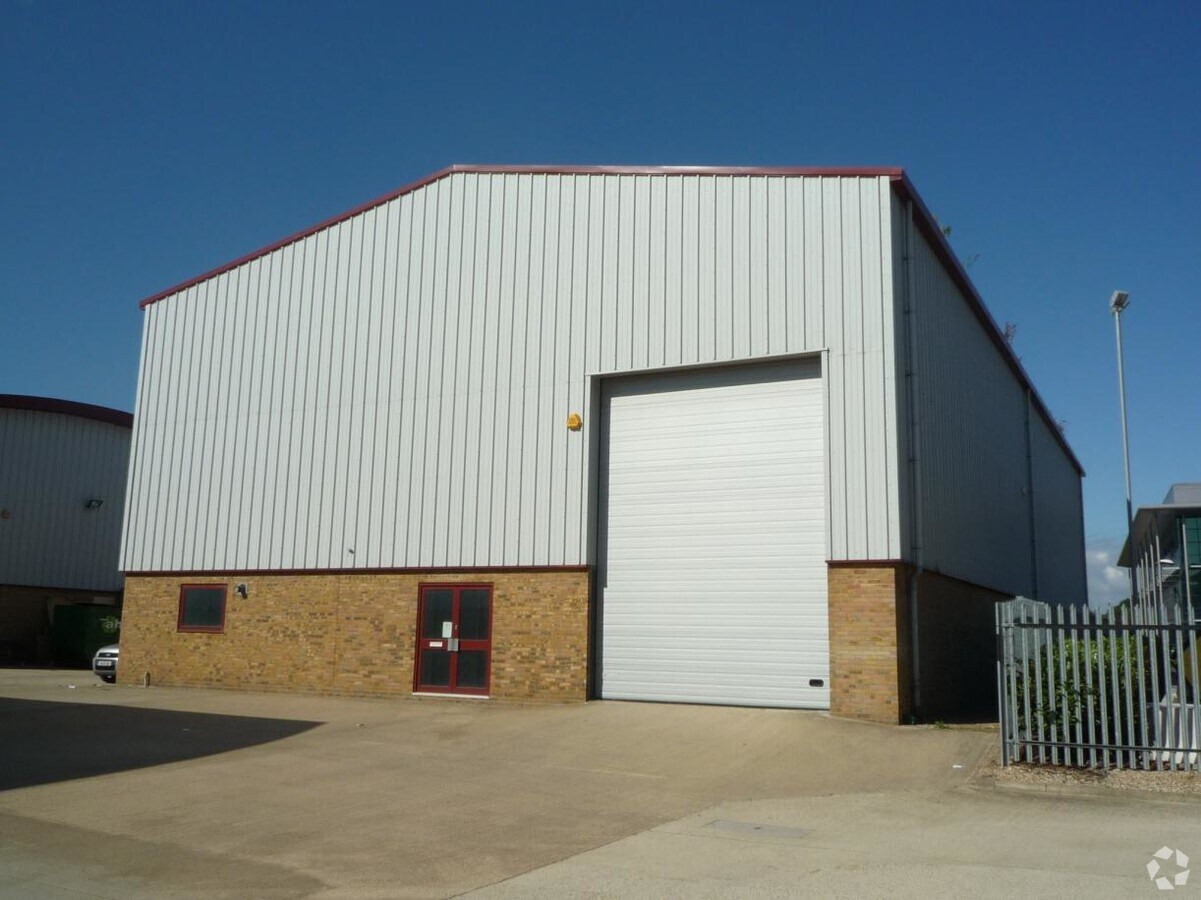 Cranes Farm Rd, Basildon, SS14 3JD