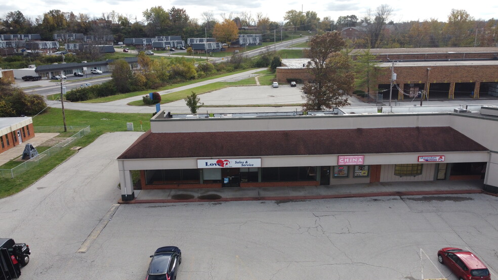 12243-12305 Natural Bridge Rd, Bridgeton, MO for lease - Building Photo - Image 3 of 12