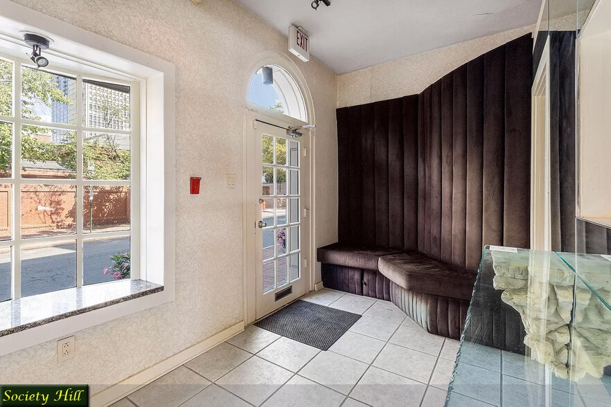 208 S 3rd St, Philadelphia, PA for lease - Building Photo - Image 2 of 13