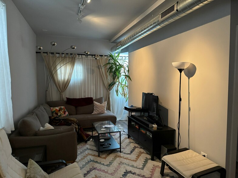 1754 W 21st Pl, Chicago, IL for sale - Interior Photo - Image 3 of 12