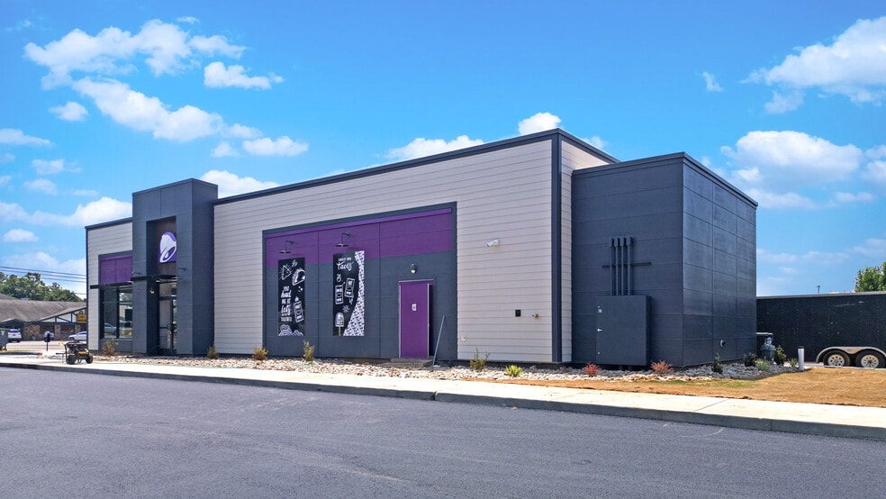 15895 Highland Dr, McKenzie, TN for sale - Building Photo - Image 2 of 7