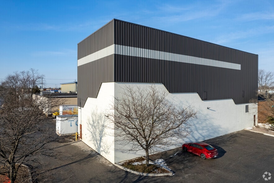 170 Commercial Ave, Ajax, ON for lease - Primary Photo - Image 1 of 6