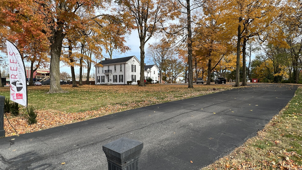 243 S Madison Ave, Greenwood, IN for lease - Building Photo - Image 2 of 9