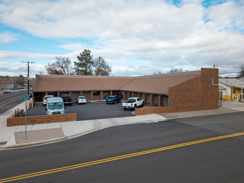 116 SE D St, Madras, OR for sale - Building Photo - Image 3 of 10