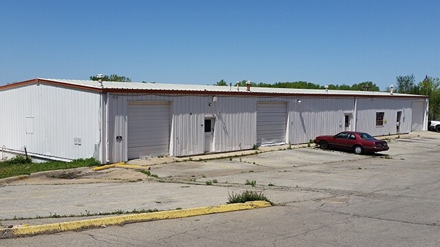 302 SE 21st St, Topeka, KS for sale - Building Photo - Image 1 of 1