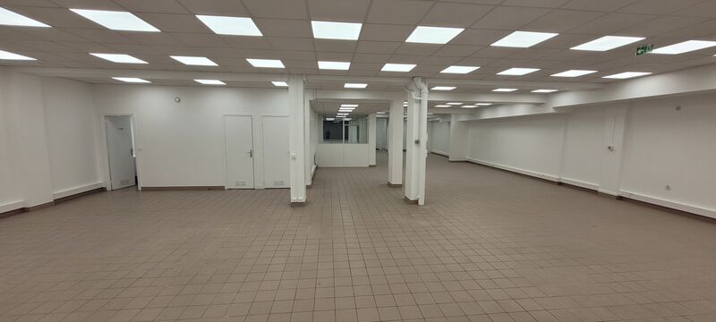 Office in Paris for lease Interior Photo- Image 1 of 9