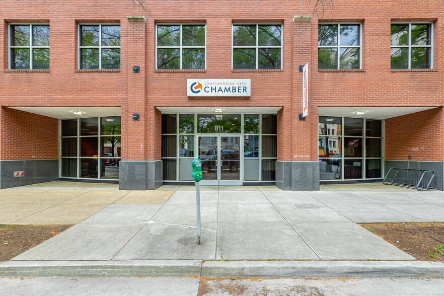 811 Broad St, Chattanooga, TN for lease - Building Photo - Image 1 of 11