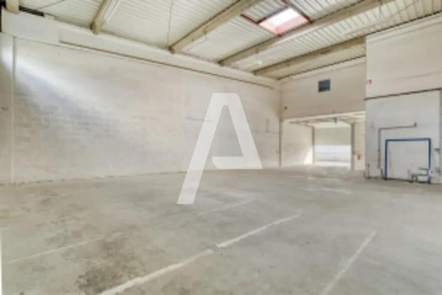 Flex in Vitry-sur-Seine for lease - Interior Photo - Image 2 of 7