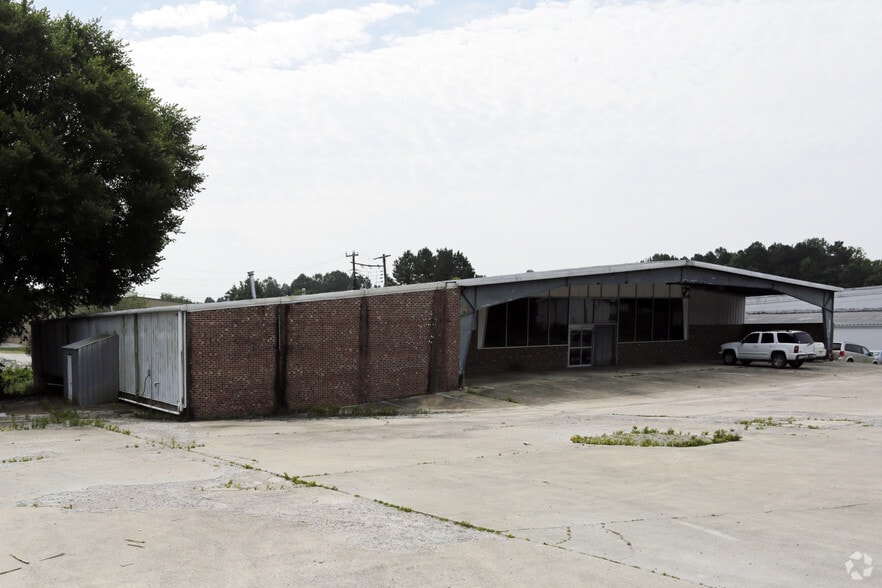 630 N Bickett Blvd, Louisburg, NC for sale - Primary Photo - Image 1 of 1