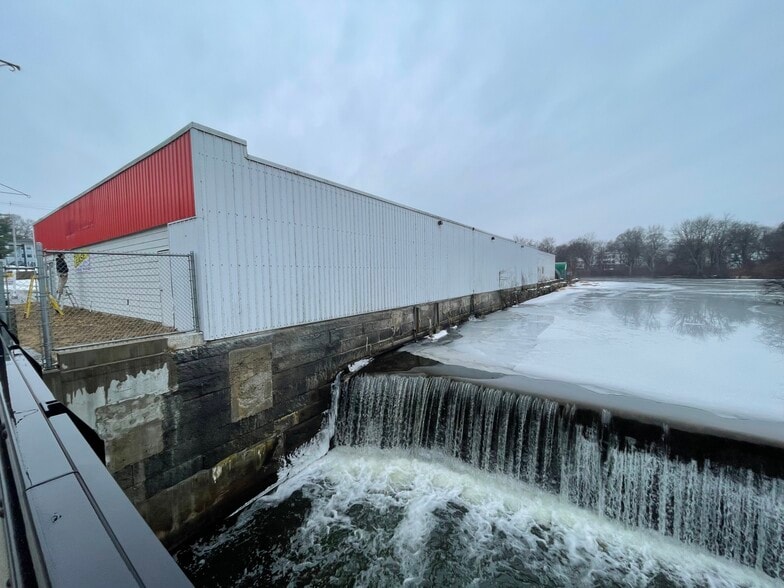 31 Washington St, Hudson, MA for lease - Building Photo - Image 2 of 2