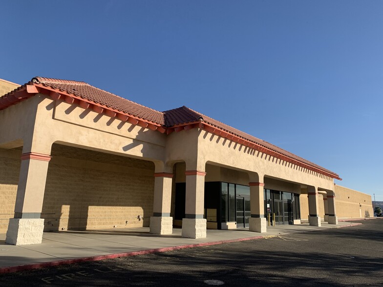 910 N China Lake Blvd, Ridgecrest, CA for lease - Building Photo - Image 1 of 2