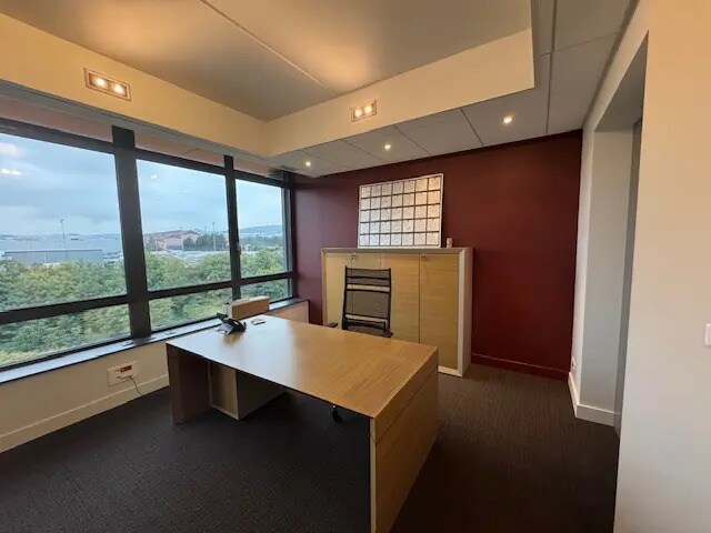 Office in Saint-Étienne for lease - Building Photo - Image 2 of 10