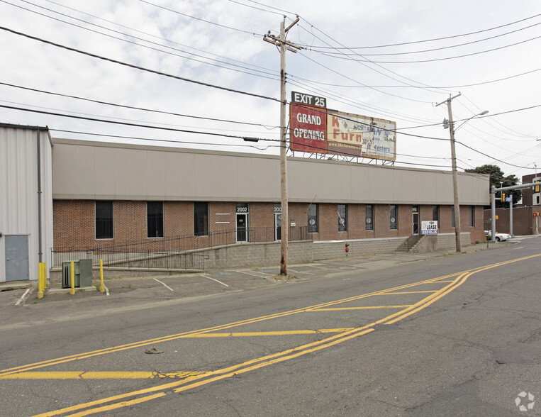1990-2002 Commerce Dr, Bridgeport, CT for lease - Building Photo - Image 2 of 9
