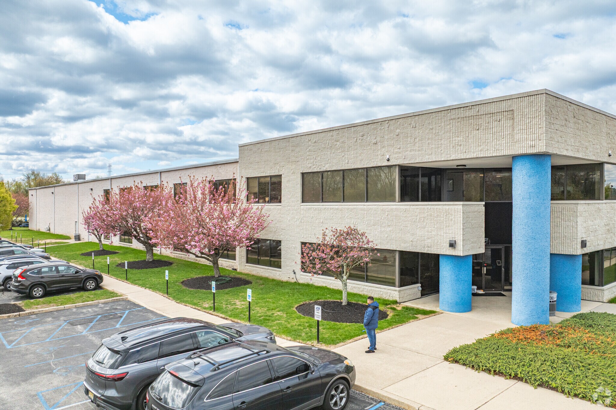 100 Friars Blvd, Thorofare, NJ for sale Primary Photo- Image 1 of 1