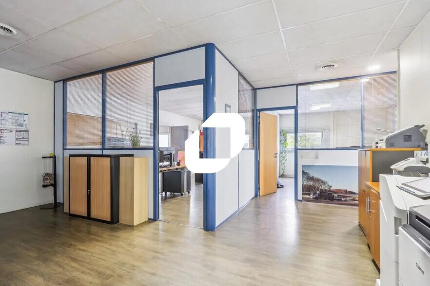 Office in Champigny-sur-Marne for lease - Interior Photo - Image 2 of 12