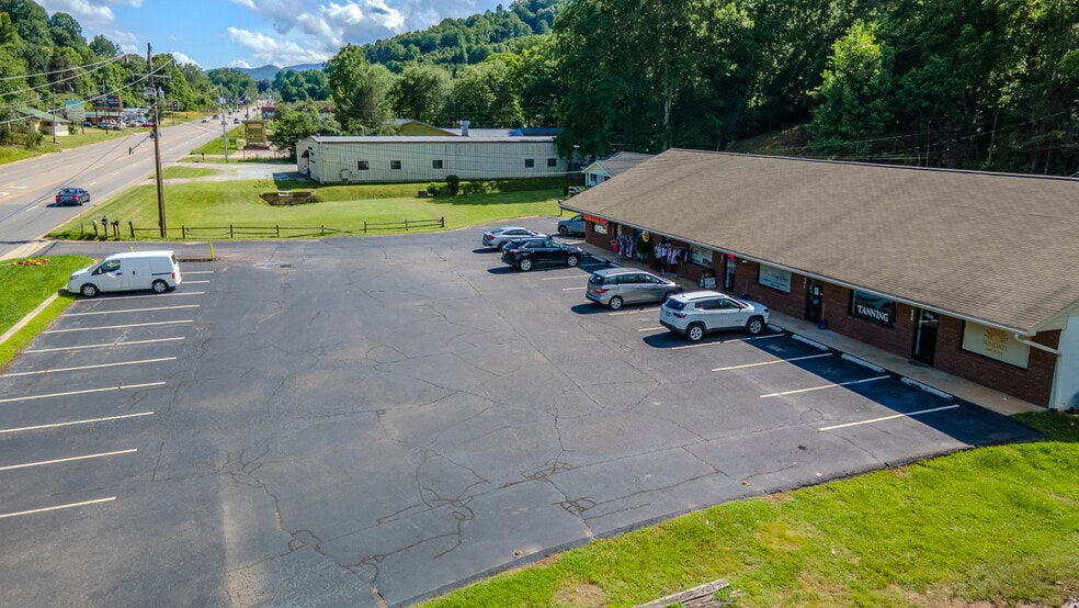 1785 Georgia Rd, Franklin, NC for sale - Building Photo - Image 1 of 26
