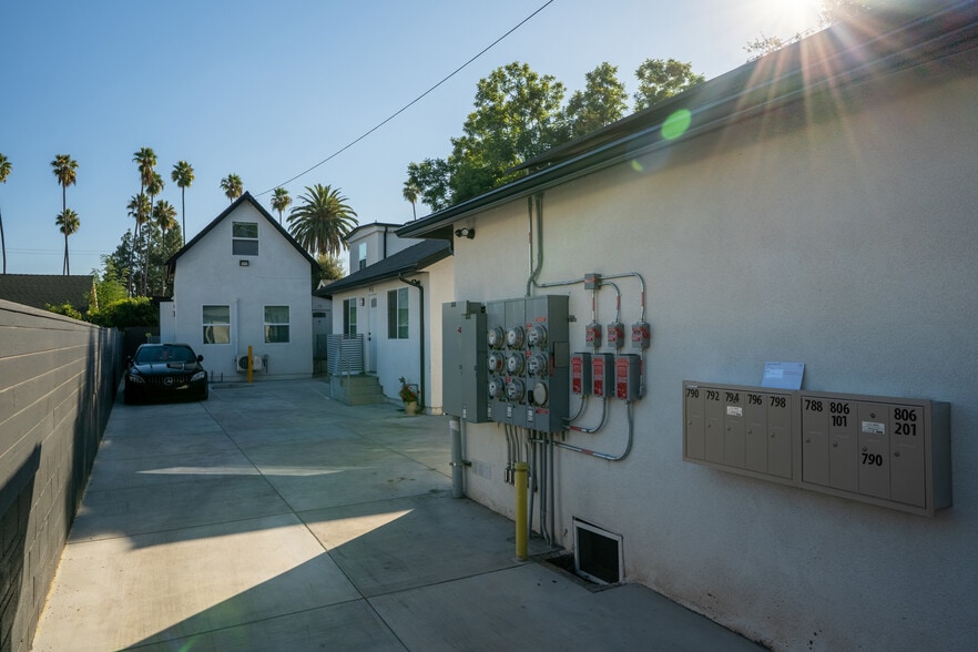 790 E Orange Grove Blvd, Pasadena, CA for sale - Building Photo - Image 3 of 12