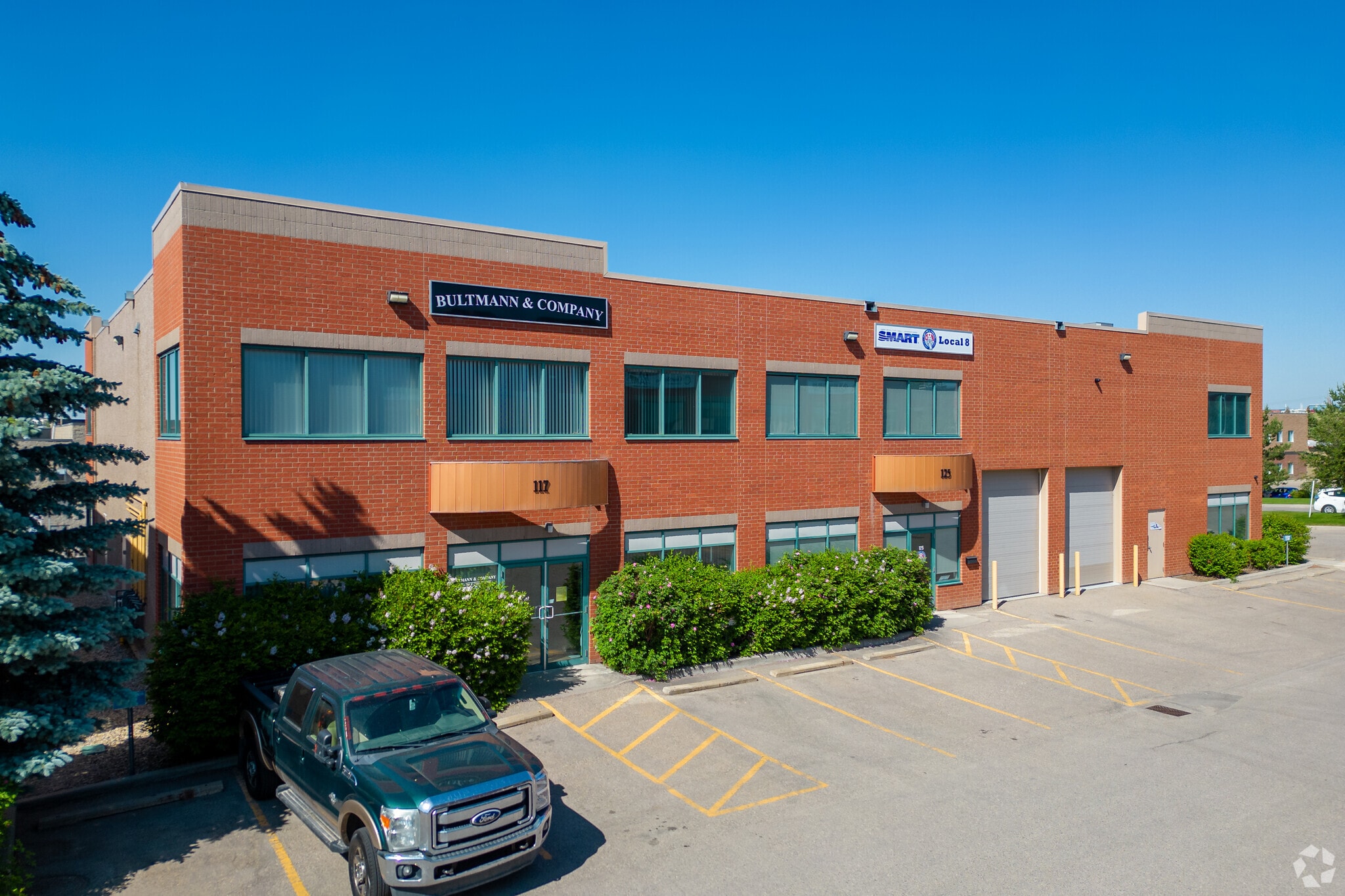 5723 10th St NE, Calgary, AB for sale Primary Photo- Image 1 of 1