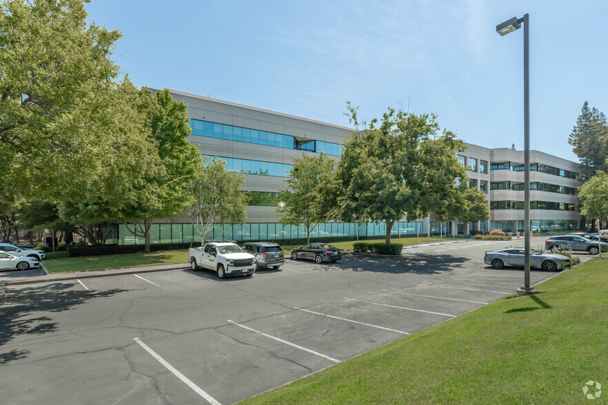 2150 River Plaza Dr, Sacramento, CA for lease - Building Photo - Image 3 of 16