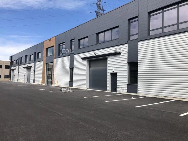 Flex in Villeneuve-la-Garenne for lease - Building Photo - Image 2 of 7