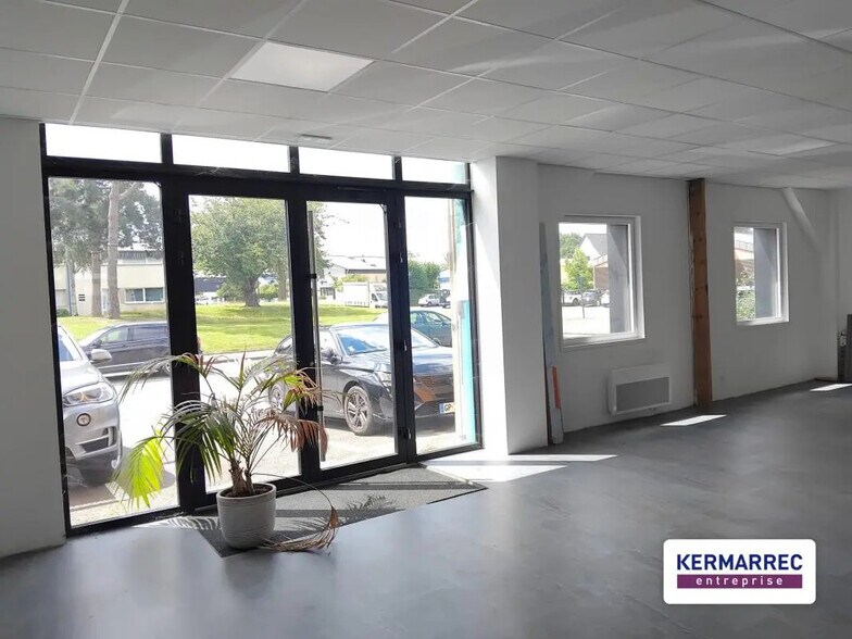 Flex in Pacé for lease - Building Photo - Image 3 of 9