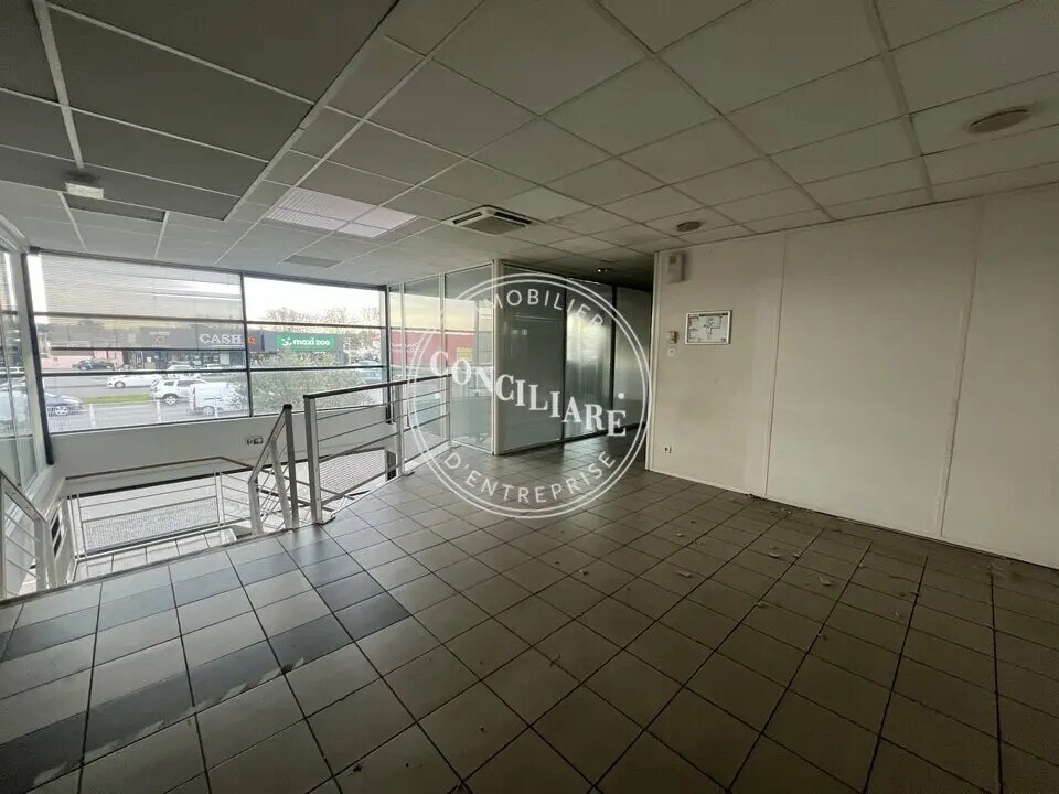 Location Bureaux 400 m² - Photo 1