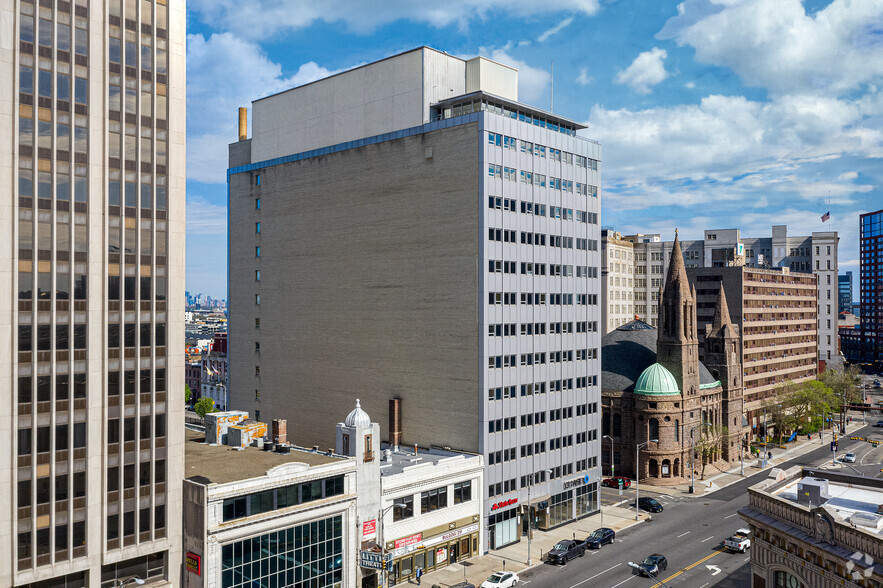 570 Broad St, Newark, NJ for lease - Building Photo - Image 3 of 4