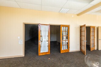 104-200 Island Way, Clearwater, FL for lease Interior Photo- Image 2 of 2