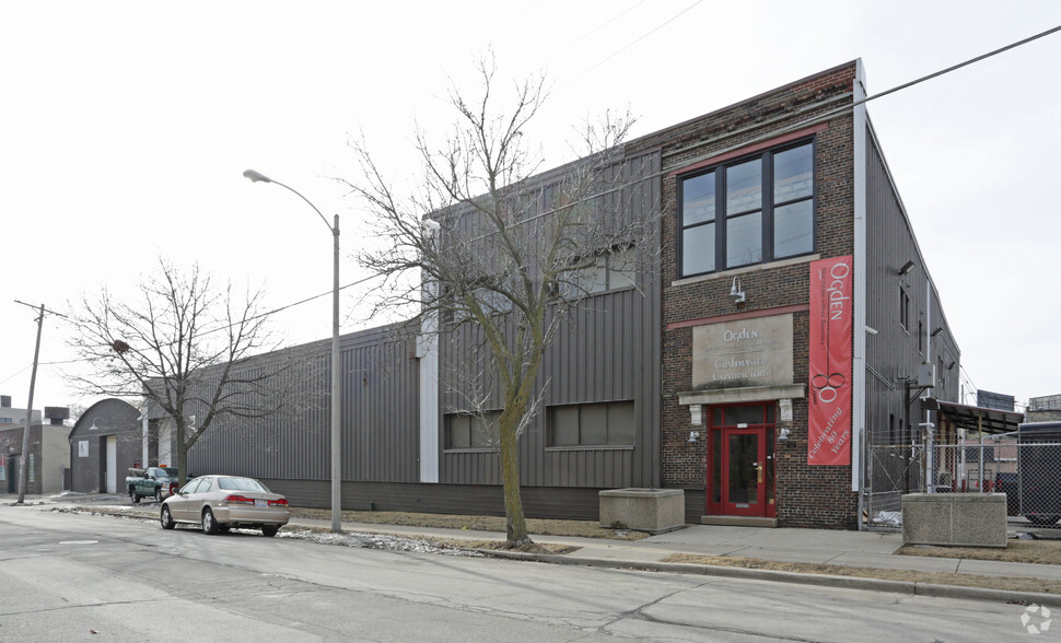 2123 W Michigan St, Milwaukee, WI for lease - Building Photo - Image 2 of 4