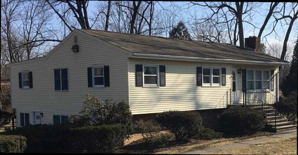 10 Grayrock Rd, Clinton, NJ 08809