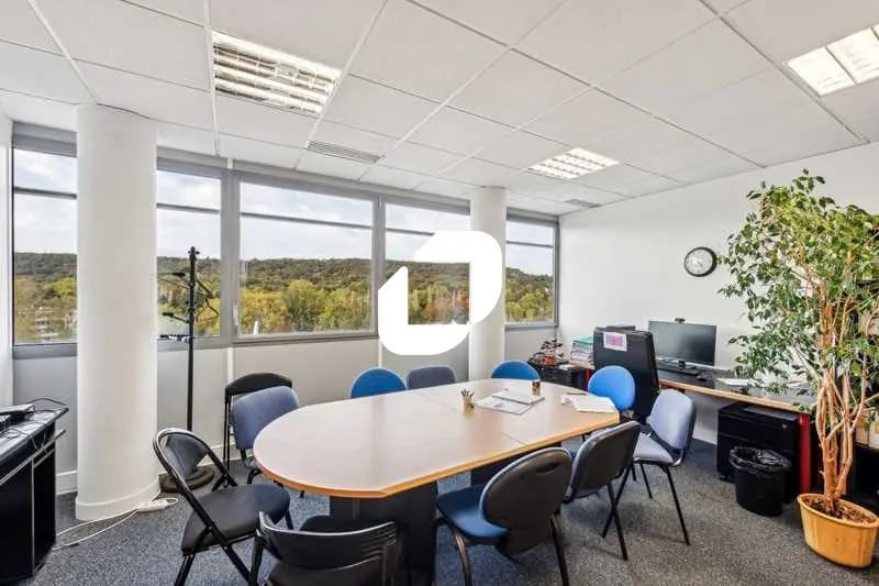 Office in Orsay for lease - Interior Photo - Image 2 of 15