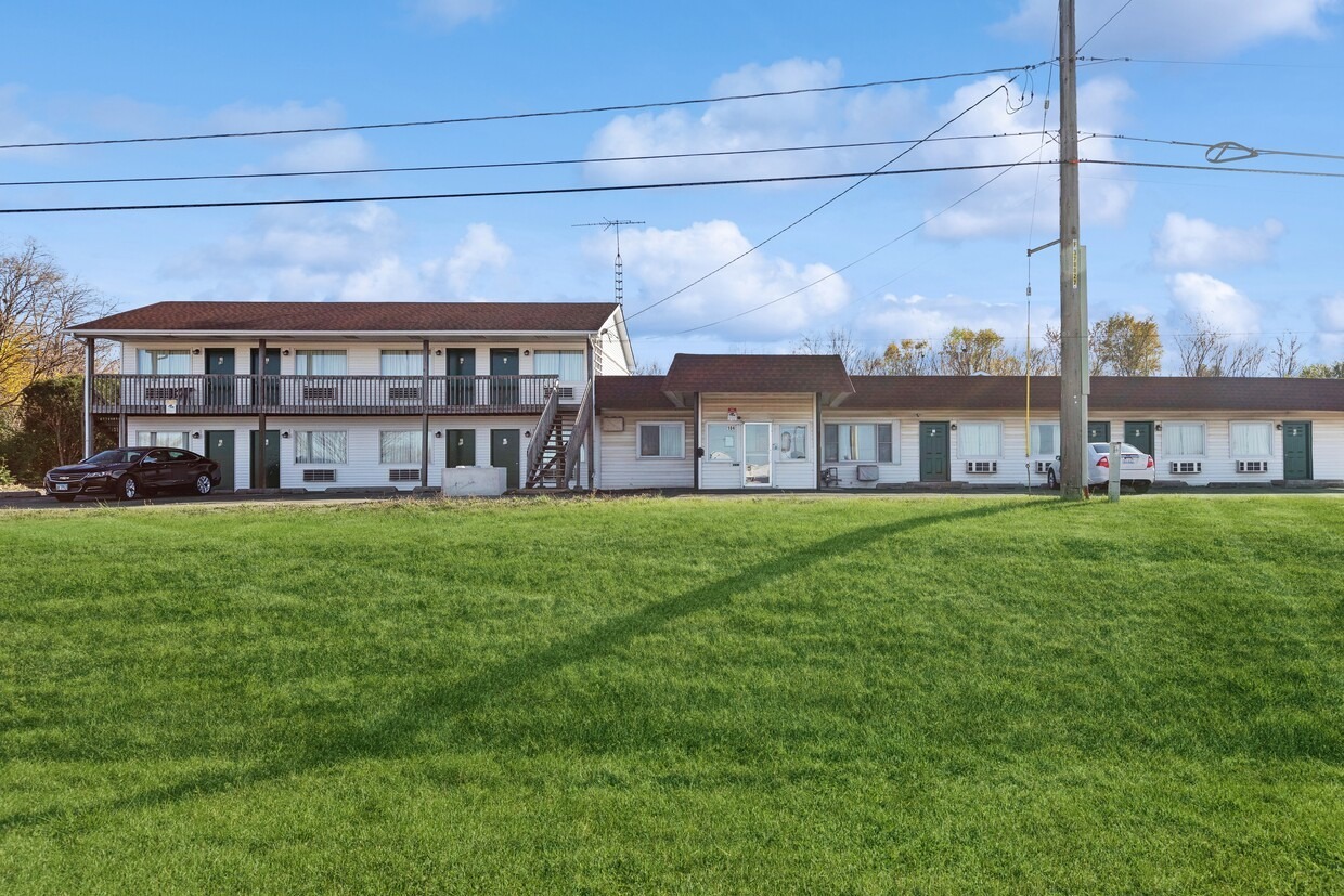 104 Stagecoach Trl, Yorkville, IL for sale Building Photo- Image 1 of 4