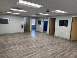 9335 Reseda Blvd, Northridge, CA for lease Interior Photo- Image 1 of 6