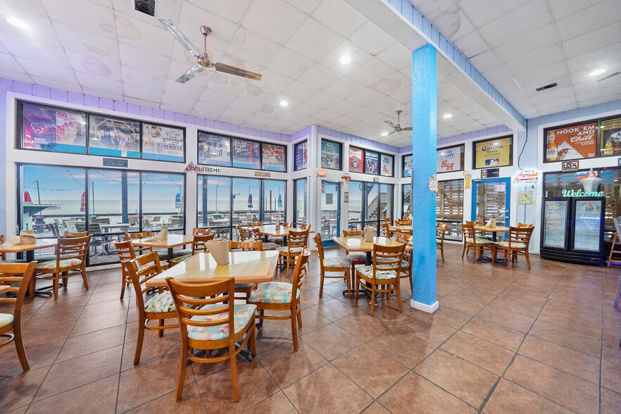 371-373 Navaho Trail portfolio of 3 properties for sale on LoopNet.com - Interior Photo - Image 2 of 31