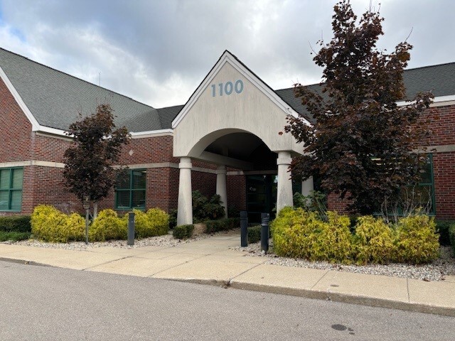 1100 Corporate Office Dr, Milford, MI for lease - Building Photo - Image 1 of 5