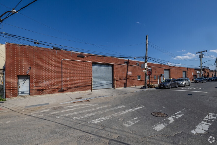 2691 W 15th St, Brooklyn, NY for sale - Primary Photo - Image 1 of 1