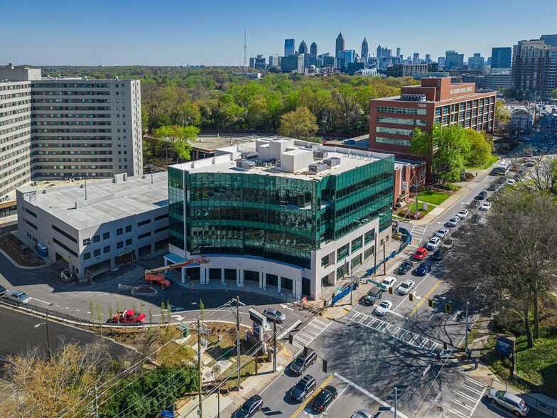 2021 Peachtree Rd, Atlanta, GA for lease - Building Photo - Image 2 of 9