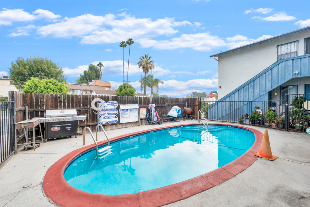 7057 Hazeltine Ave, Van Nuys, CA 91405 - Multifamily for Sale | LoopNet