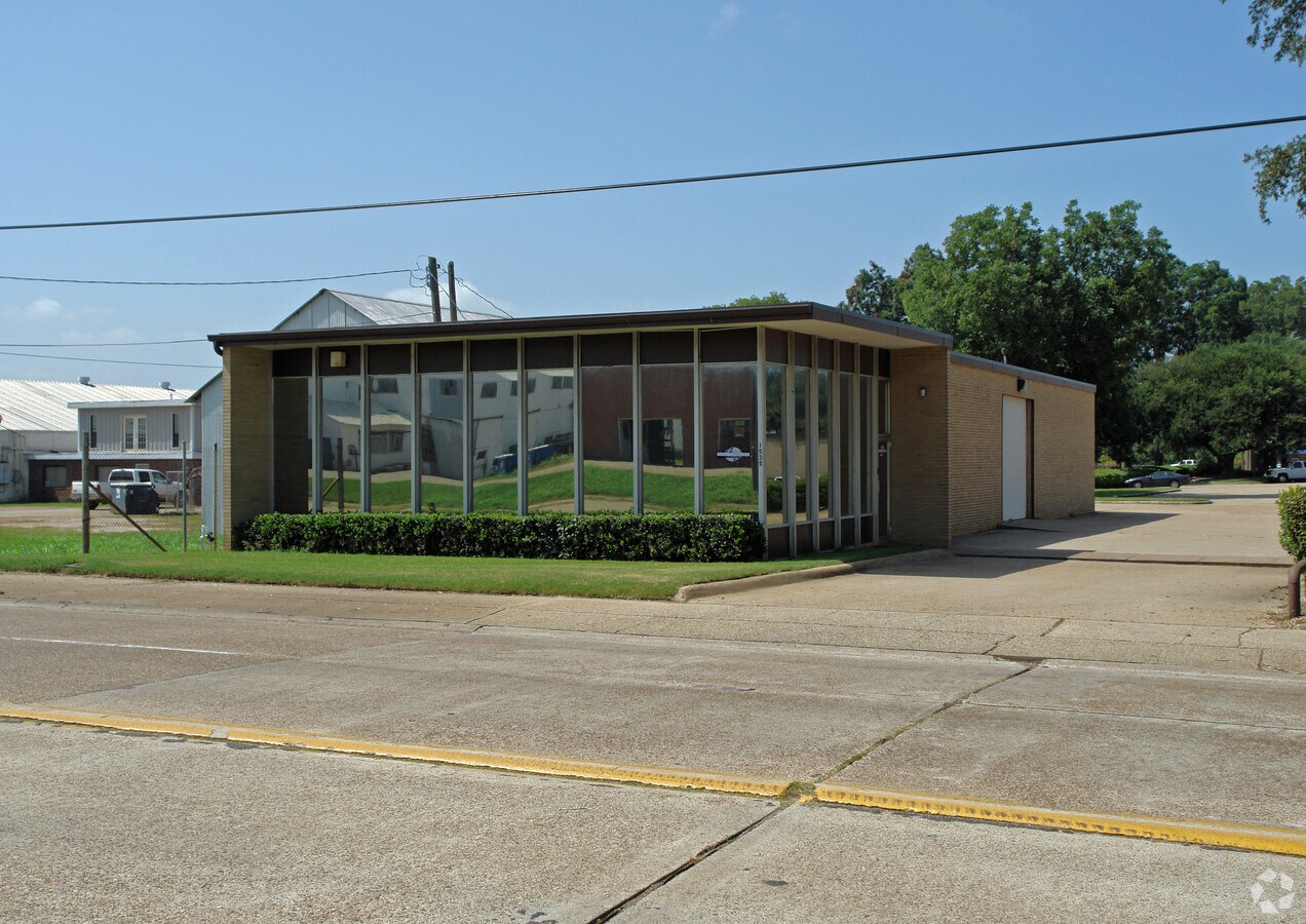 1535 Grimmett Dr, Shreveport, LA 71107