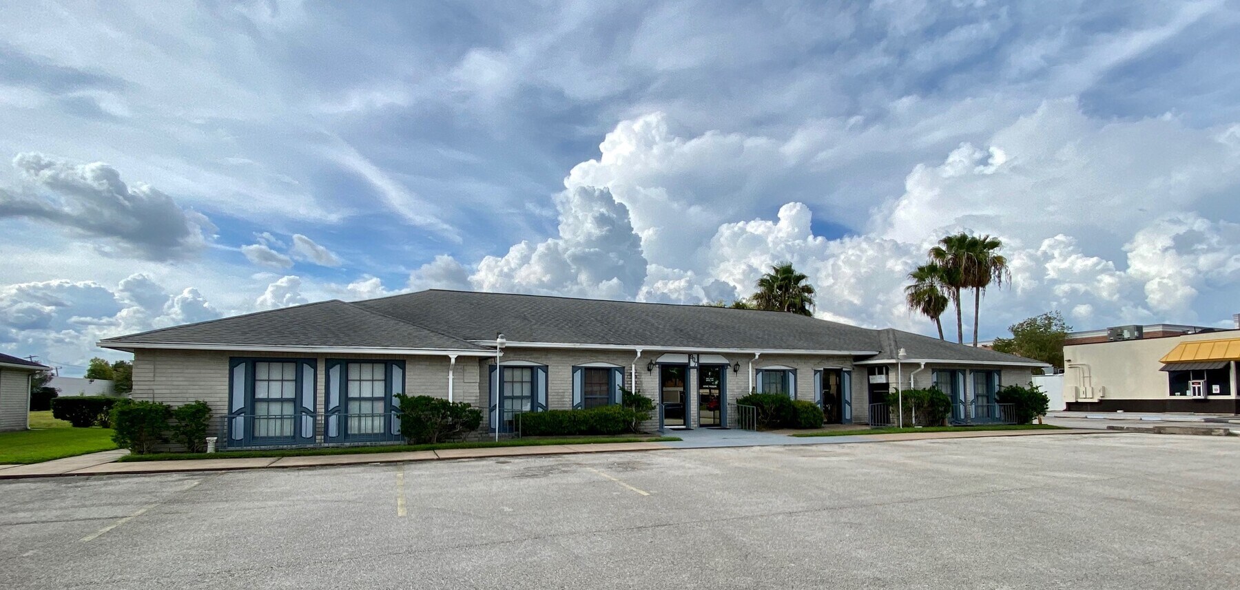 907 Bay Area Blvd, Houston, TX 77058