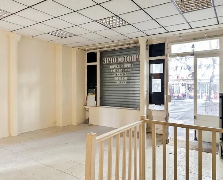 Retail in Paris for sale - Building Photo - Image 1 of 5