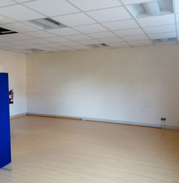 7-11 Kelvin Sq, Livingston for lease - Building Photo - Image 3 of 3