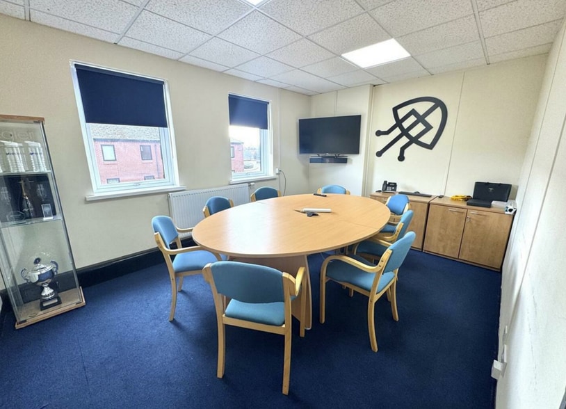 44 Cardiff Rd, Cardiff for lease - Building Photo - Image 3 of 4